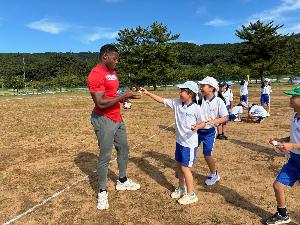 リベリアオリンピアンと院内小学校