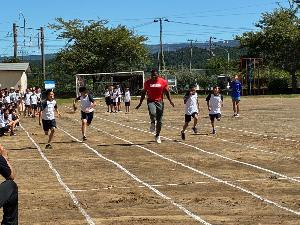 リベリアオリンピアンと象潟小学校