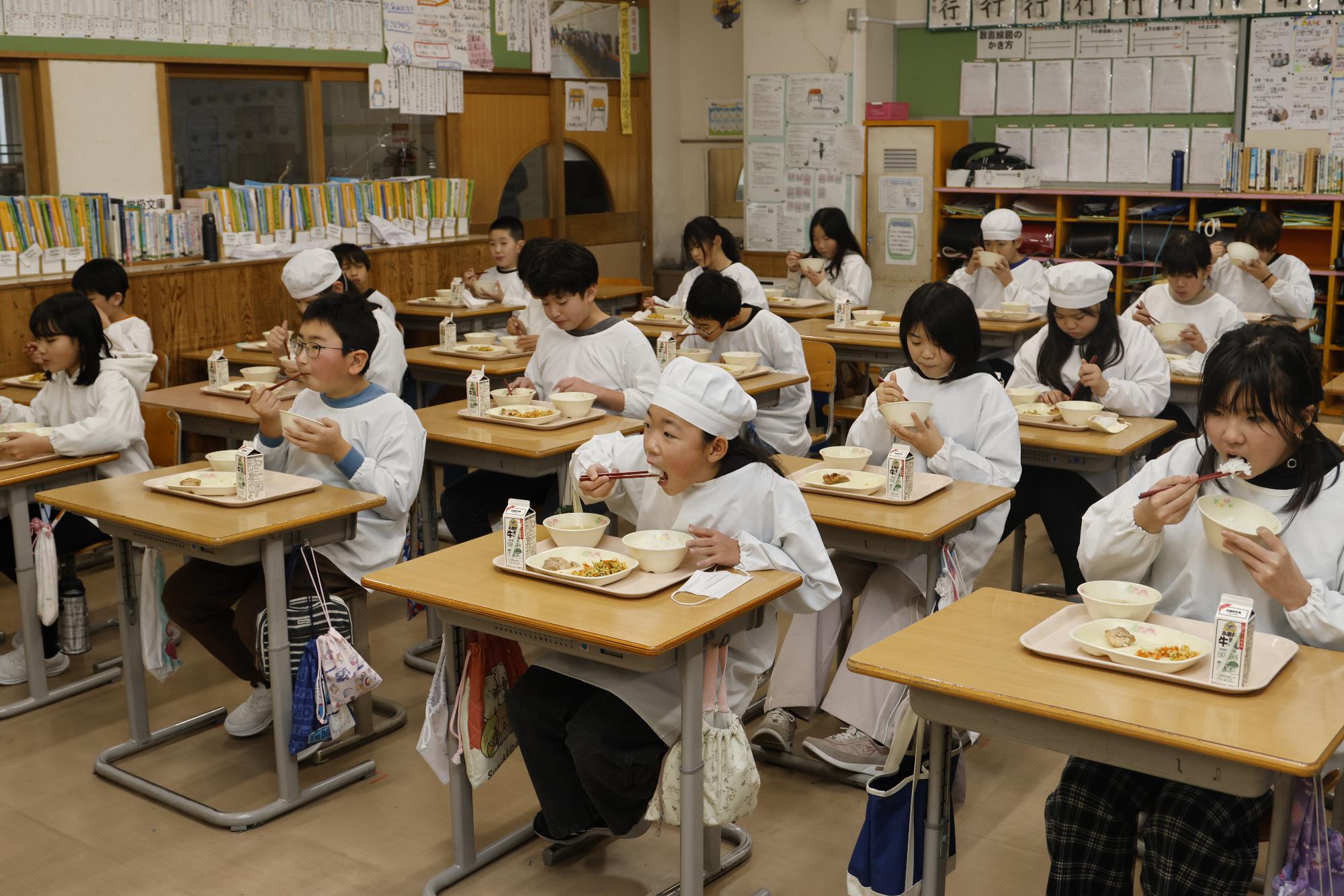 2025.12.8象潟小学校給食